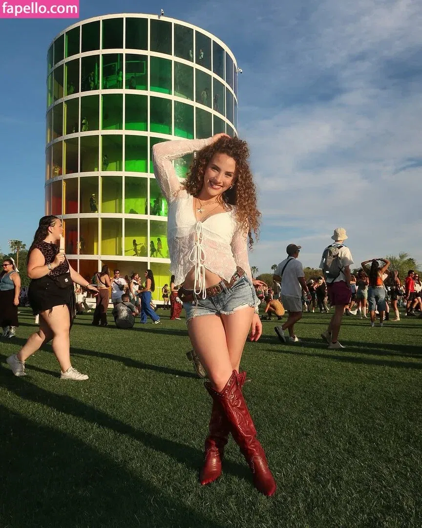 Sofie Dossi / sofiedossi Onlyfans Photo Gallery 