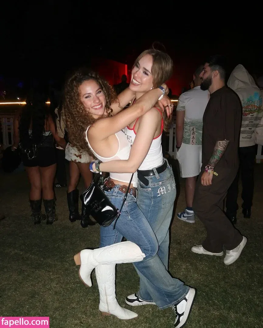 Sofie Dossi / sofiedossi Onlyfans Photo Gallery 