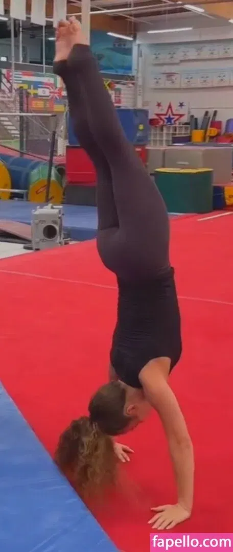 Sofie Dossi / sofiedossi Onlyfans Photo Gallery 