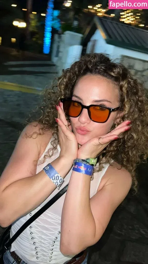 Sofie Dossi / sofiedossi Onlyfans Photo Gallery 