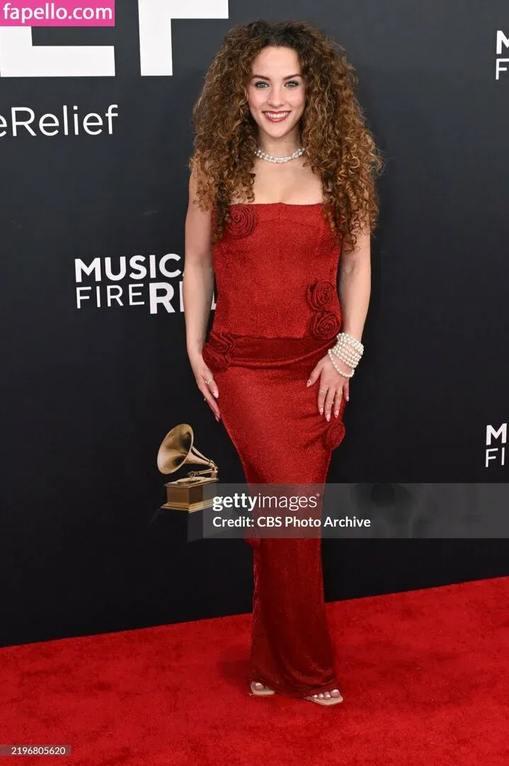 Sofie Dossi / sofiedossi Onlyfans Photo Gallery 