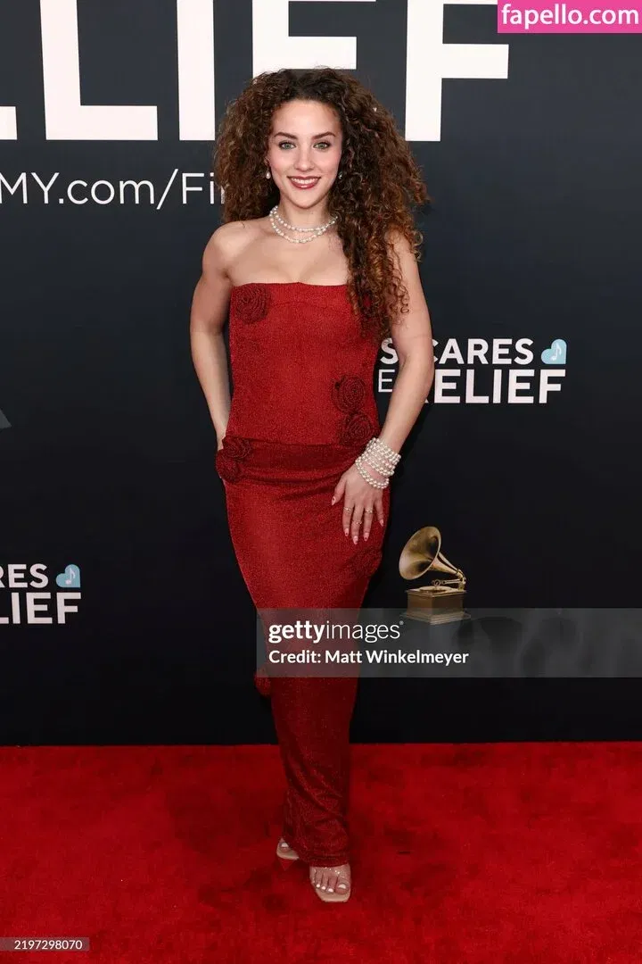 Sofie Dossi / sofiedossi Onlyfans Photo Gallery 