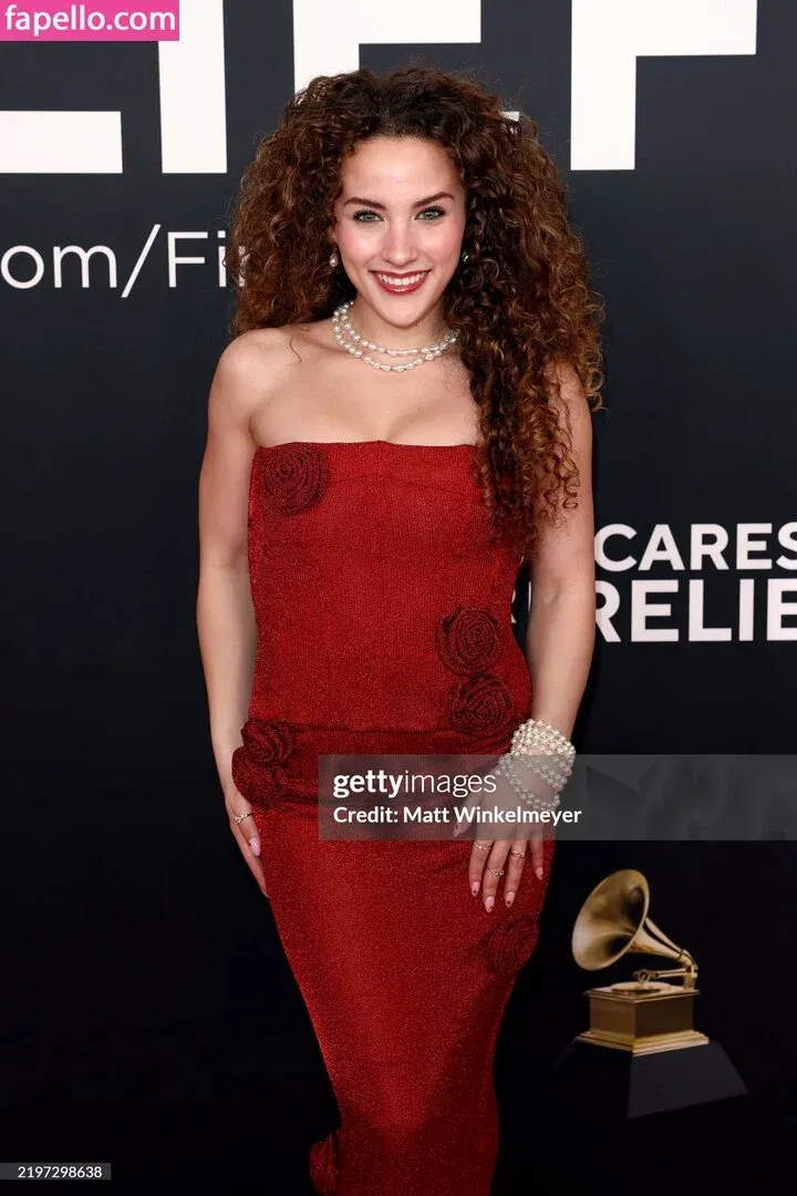 Sofie Dossi / sofiedossi Onlyfans Photo Gallery 