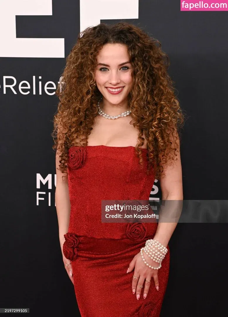 Sofie Dossi / sofiedossi Onlyfans Photo Gallery 