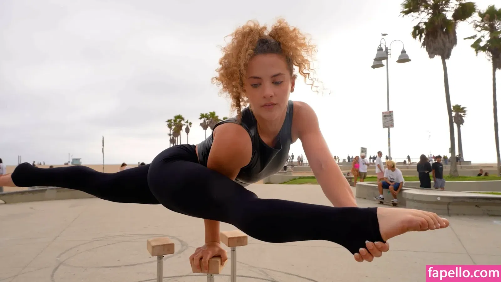 Sofie Dossi / sofiedossi Onlyfans Photo Gallery 