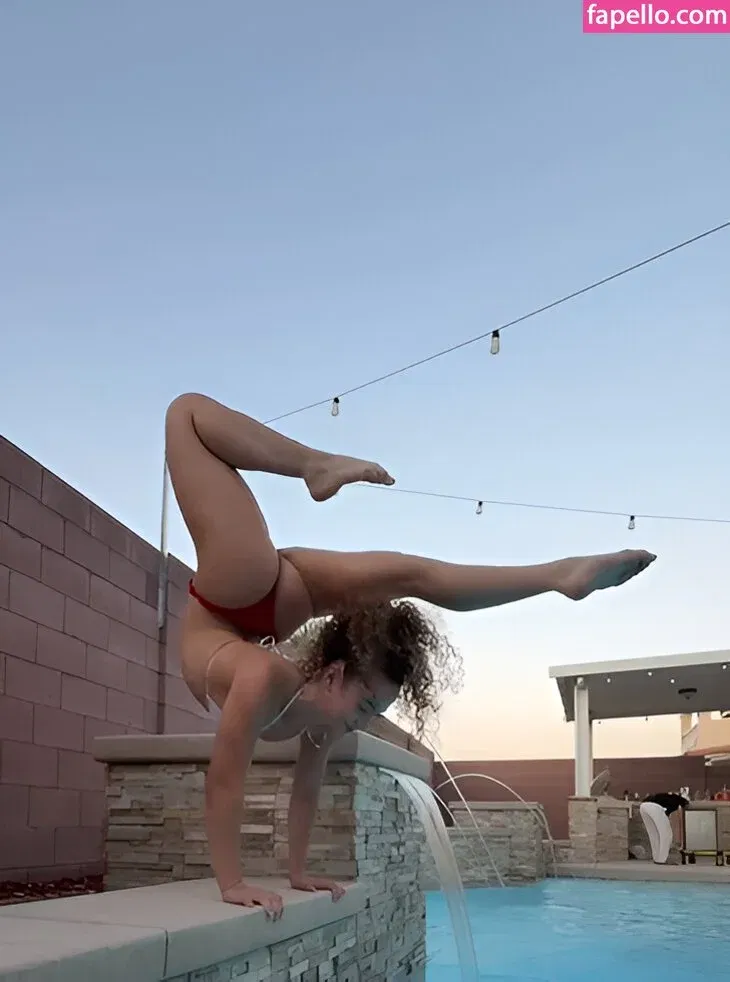 Sofie Dossi / sofiedossi Onlyfans Photo Gallery 