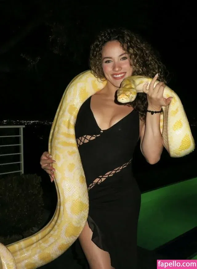 Sofie Dossi / sofiedossi Onlyfans Photo Gallery 