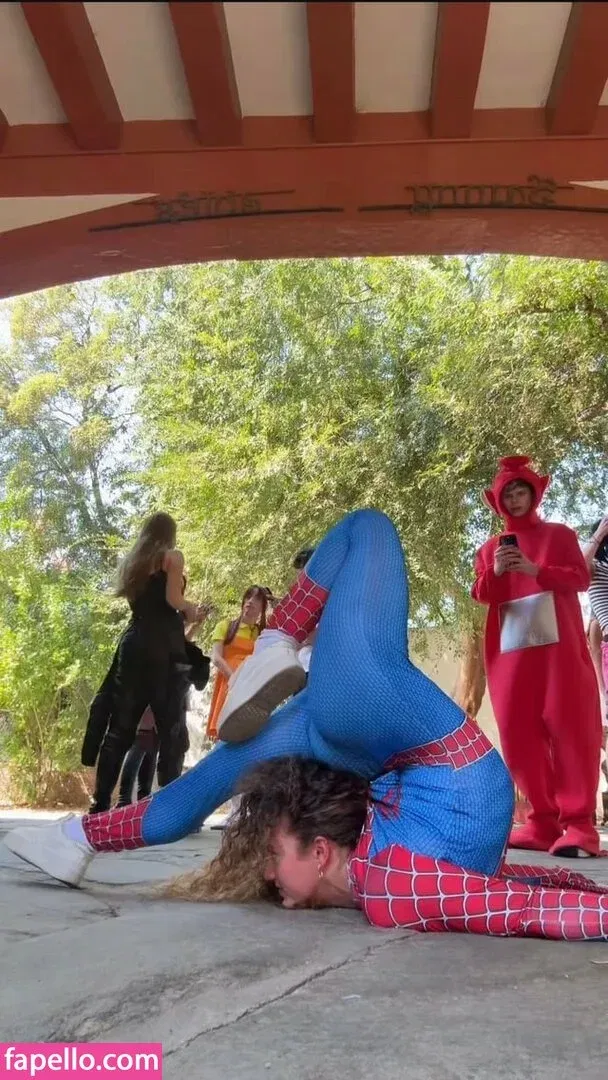 Sofie Dossi / sofiedossi Onlyfans Photo Gallery 