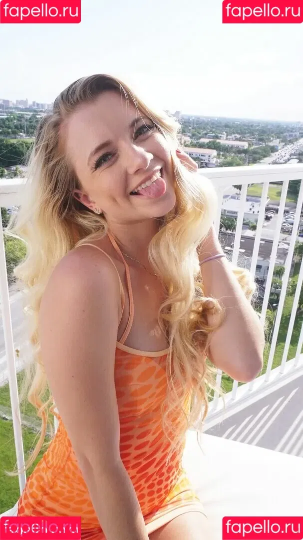 Riley Star / RileyStarrrr / rileystarxxx / whyrileystar Onlyfans Photo Gallery 