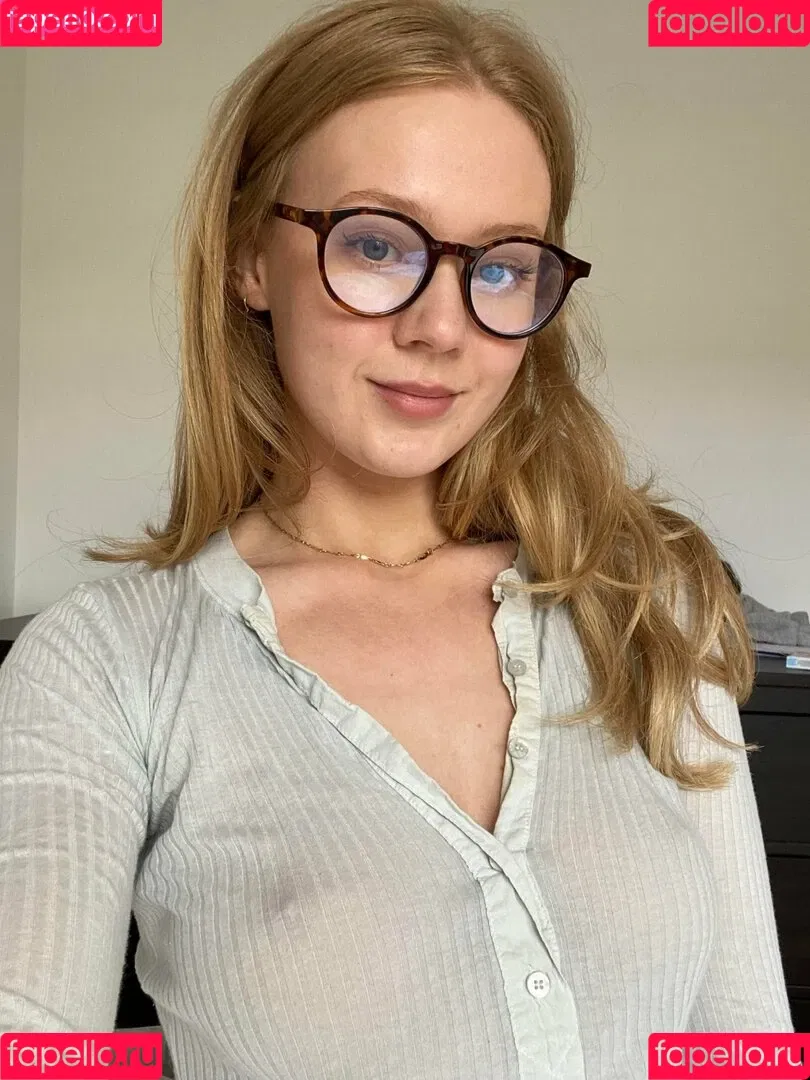 Rose Bud / https: / librarosebud Onlyfans Photo Gallery 
