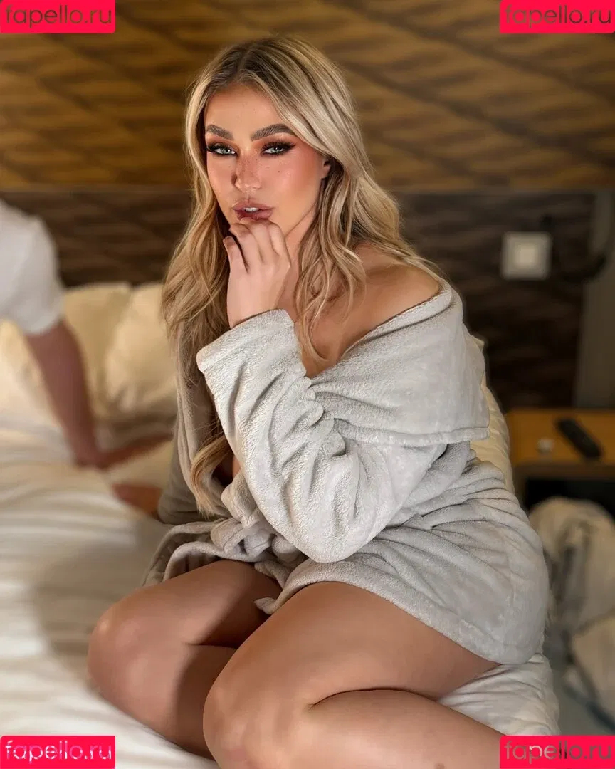Sophie Reade / The Queen / misssophiereade / sophiereade_ / sophiereadeofficial Onlyfans Photo Gallery 