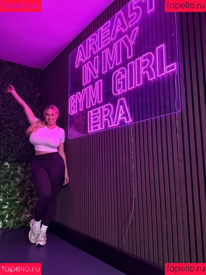 Sophie Reade / The Queen / misssophiereade / sophiereade_ / sophiereadeofficial Onlyfans Photo Gallery 