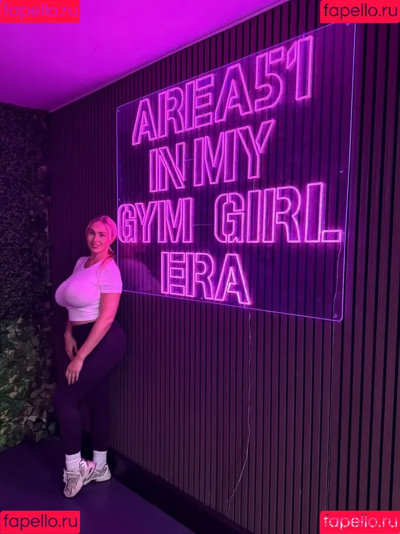 Sophie Reade / The Queen / misssophiereade / sophiereade_ / sophiereadeofficial Onlyfans Photo Gallery 