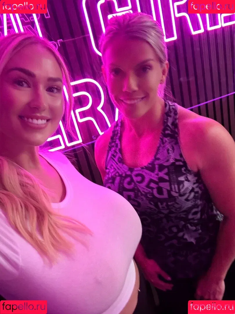 Sophie Reade / The Queen / misssophiereade / sophiereade_ / sophiereadeofficial Onlyfans Photo Gallery 