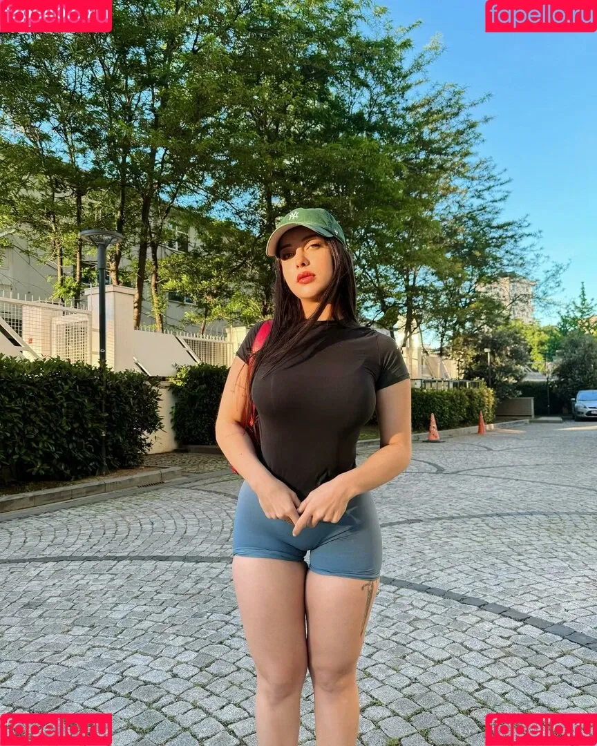 gizemsavage.x / gizemsavagex Onlyfans Photo Gallery 