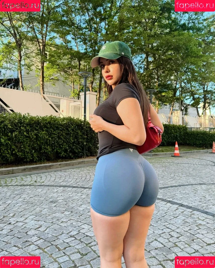 gizemsavage.x / gizemsavagex Onlyfans Photo Gallery 