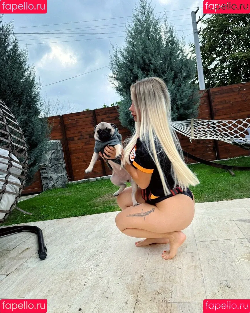 gizemsavage.x / gizemsavagex Onlyfans Photo Gallery 