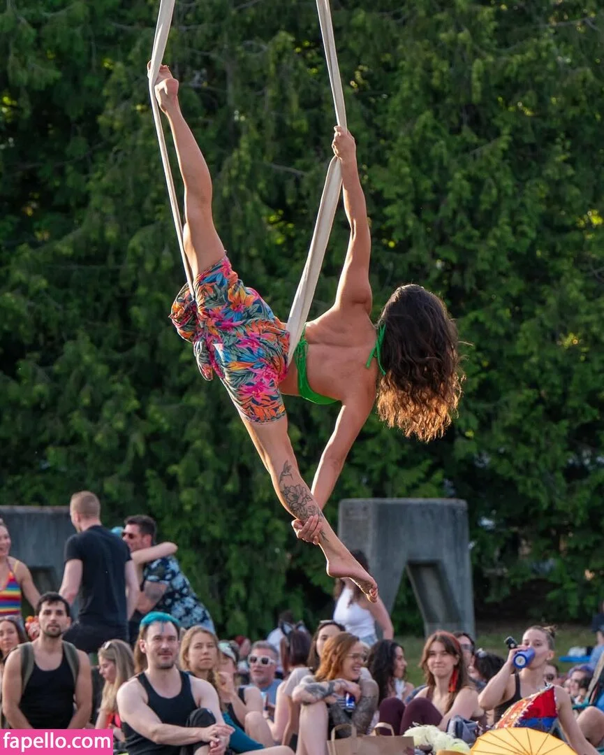 bendybarista Onlyfans Photo Gallery 