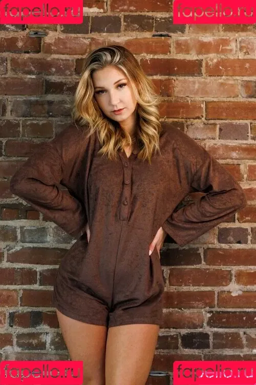 Mackenzie Lubeck / mackenzielynnlubeck Onlyfans Photo Gallery 