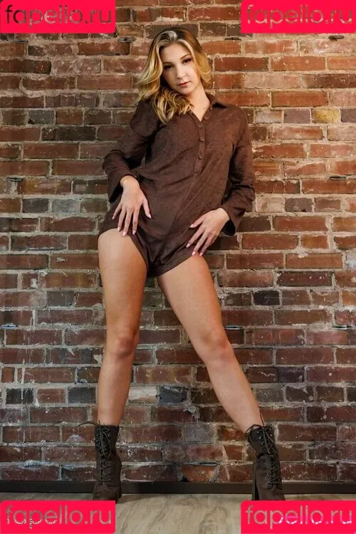 Mackenzie Lubeck / mackenzielynnlubeck Onlyfans Photo Gallery 
