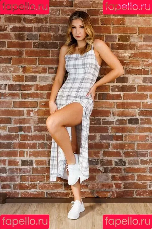 Mackenzie Lubeck / mackenzielynnlubeck Onlyfans Photo Gallery 