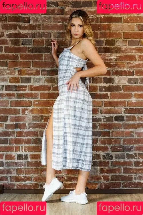 Mackenzie Lubeck / mackenzielynnlubeck Onlyfans Photo Gallery 