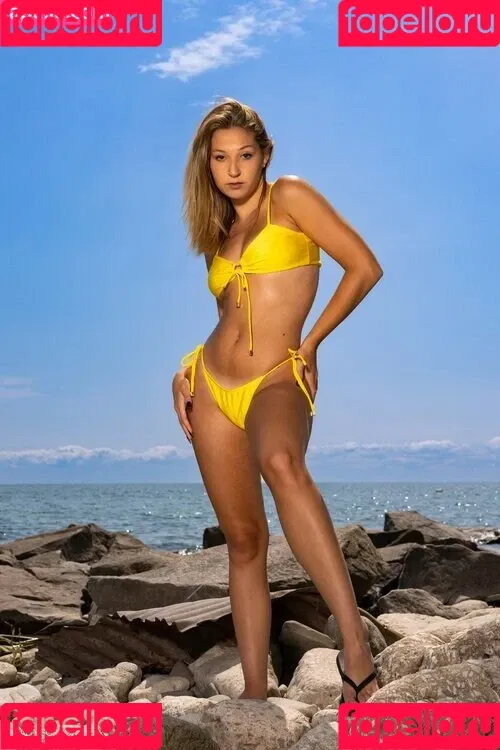 Mackenzie Lubeck / mackenzielynnlubeck Onlyfans Photo Gallery 