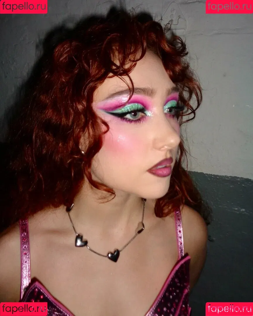 Chappell Roan / chappellroan / rosybeetles Onlyfans Photo Gallery 