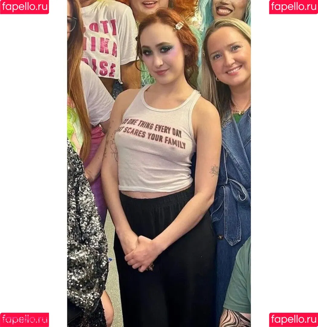 Chappell Roan / chappellroan / rosybeetles Onlyfans Photo Gallery 