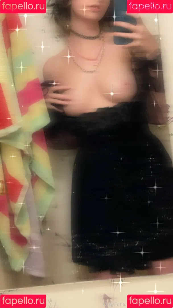 H0neyR3venge / gothichorrorcliche / gothictropic / gothicwhorror Onlyfans Photo Gallery 