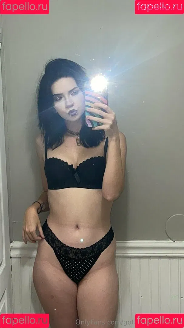 H0neyR3venge / gothichorrorcliche / gothictropic / gothicwhorror Onlyfans Photo Gallery 