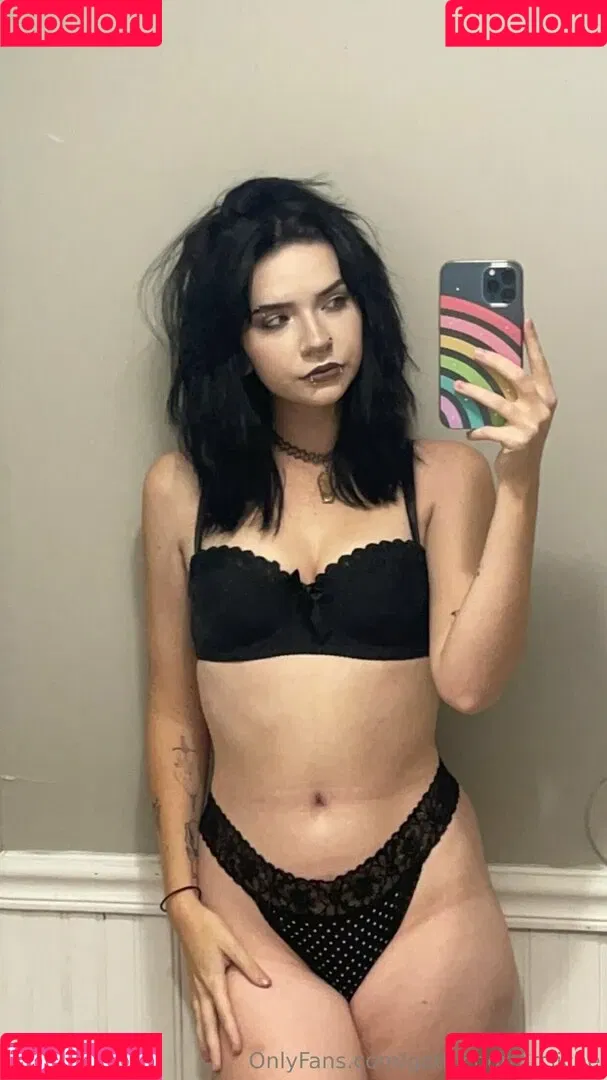 H0neyR3venge / gothichorrorcliche / gothictropic / gothicwhorror Onlyfans Photo Gallery 