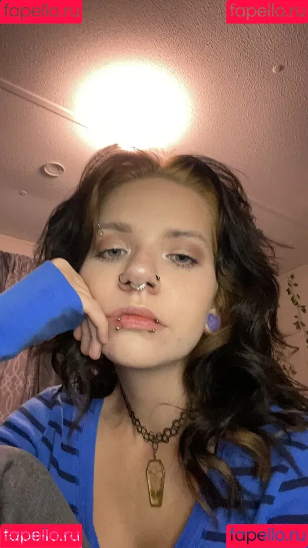 H0neyR3venge / gothichorrorcliche / gothictropic / gothicwhorror Onlyfans Photo Gallery 