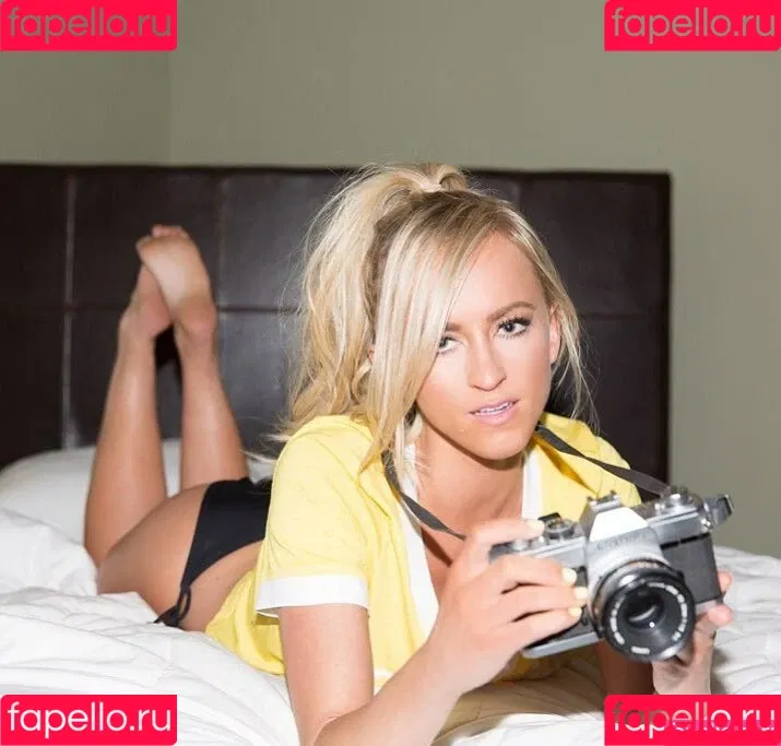 Danielle Moinet / DanielleMoinet / Summer Rae Onlyfans Photo Gallery 