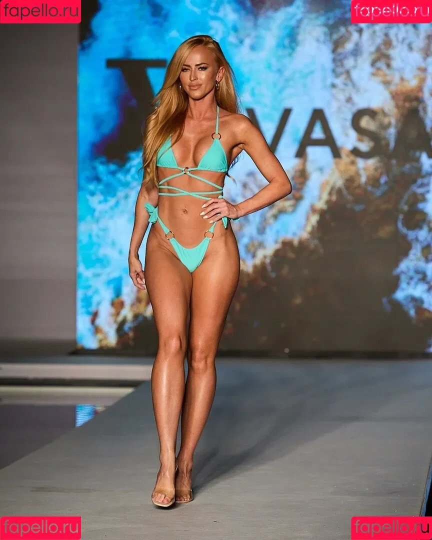 Danielle Moinet / DanielleMoinet / Summer Rae Onlyfans Photo Gallery 