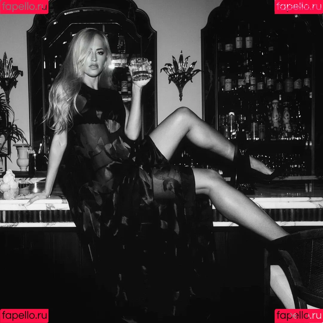 Danielle Moinet / DanielleMoinet / Summer Rae Onlyfans Photo Gallery 