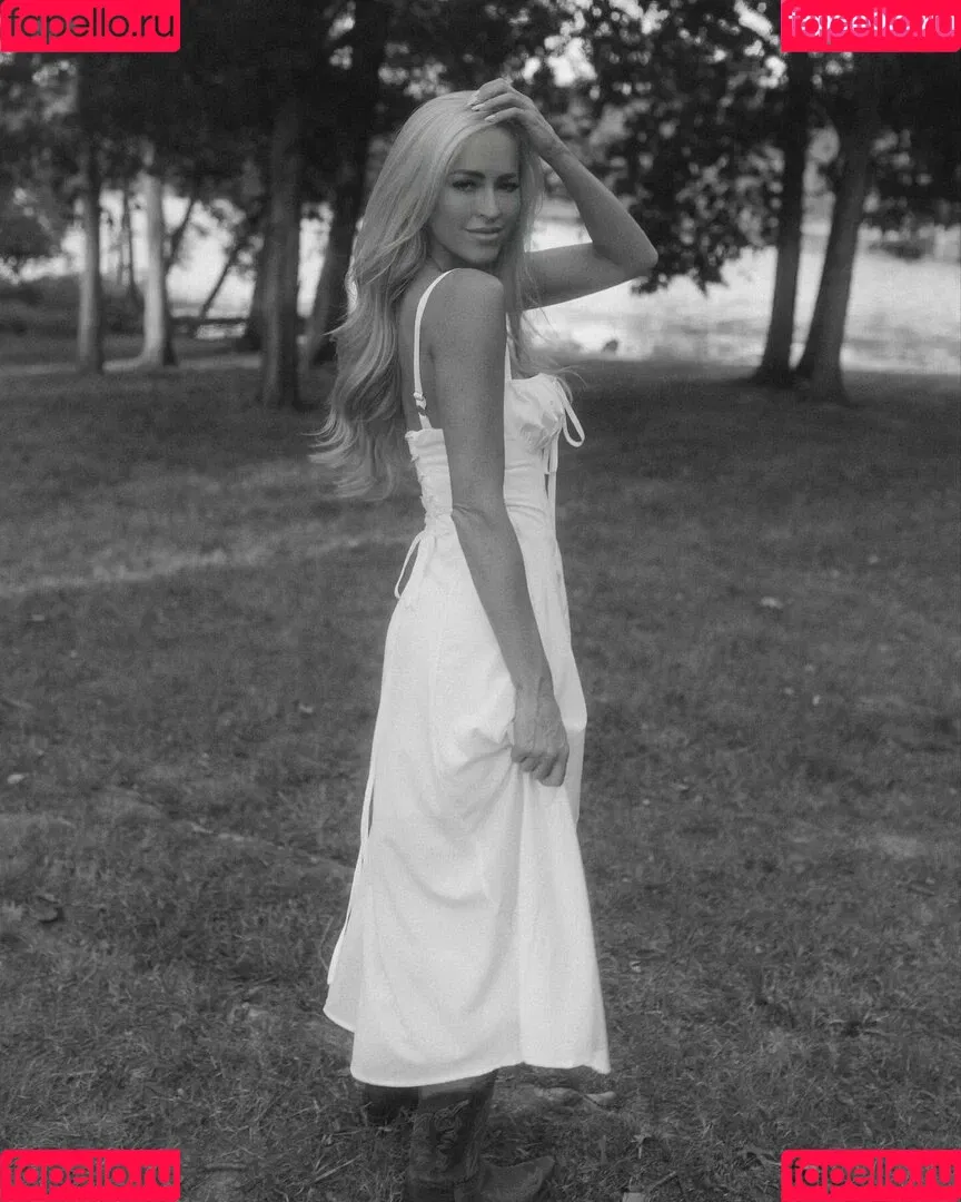 Danielle Moinet / DanielleMoinet / Summer Rae Onlyfans Photo Gallery 