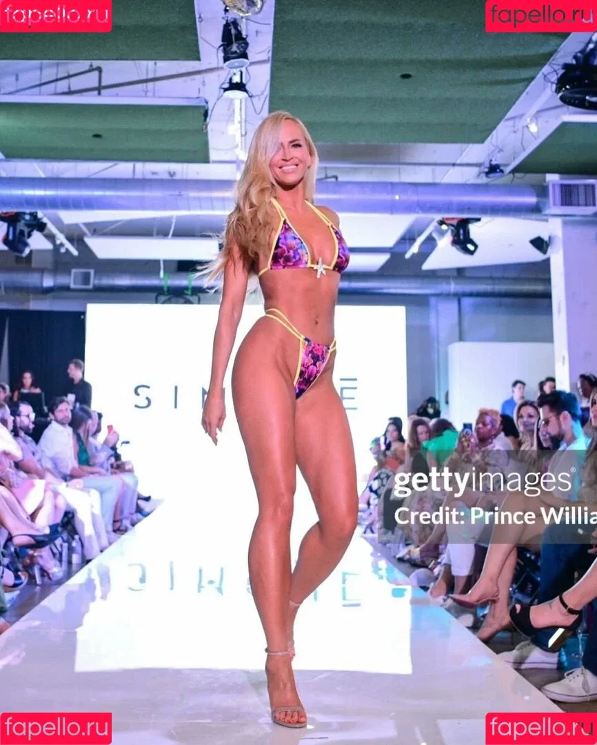Danielle Moinet / DanielleMoinet / Summer Rae Onlyfans Photo Gallery 