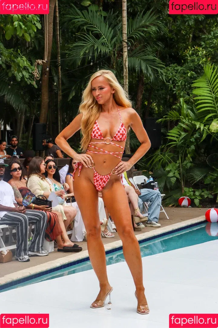Danielle Moinet / DanielleMoinet / Summer Rae Onlyfans Photo Gallery 