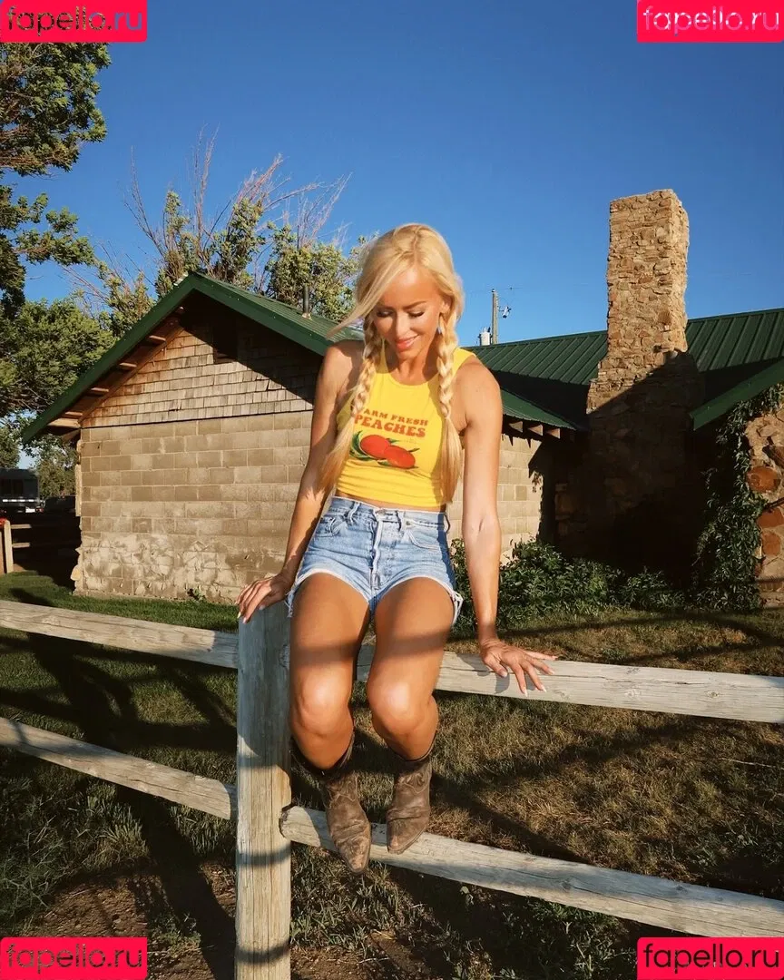 Danielle Moinet / DanielleMoinet / Summer Rae Onlyfans Photo Gallery 