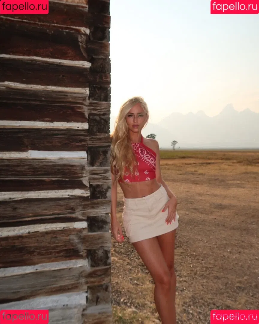 Danielle Moinet / DanielleMoinet / Summer Rae Onlyfans Photo Gallery 