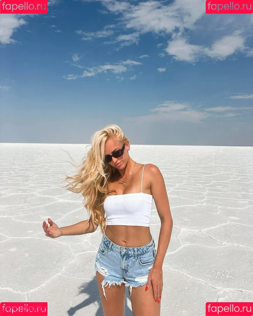 Danielle Moinet / DanielleMoinet / Summer Rae Onlyfans Photo Gallery 