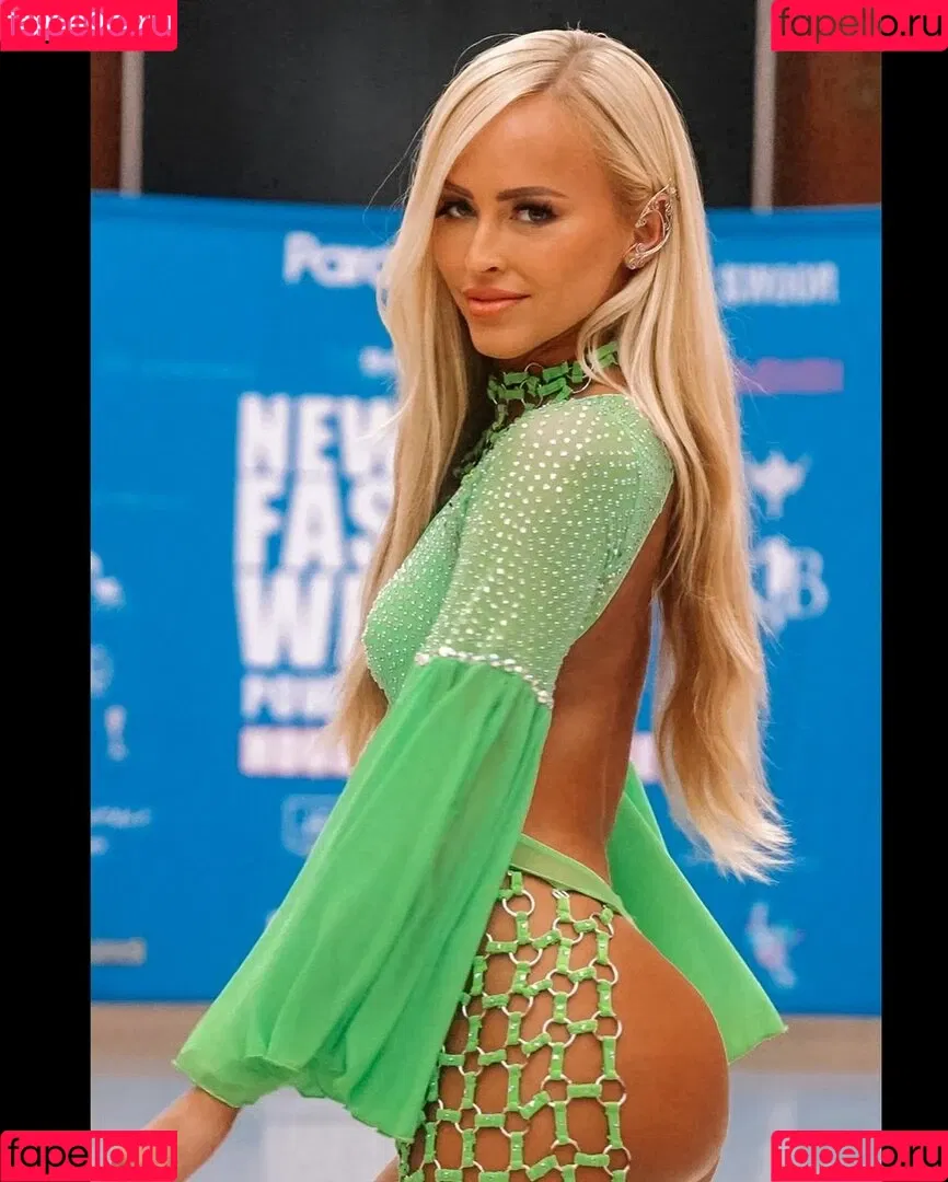 Danielle Moinet / DanielleMoinet / Summer Rae Onlyfans Photo Gallery 