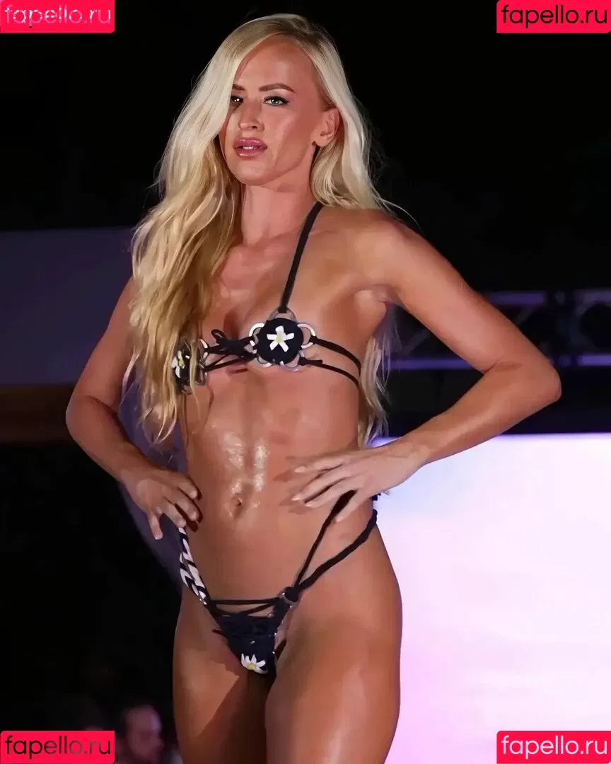 Danielle Moinet / DanielleMoinet / Summer Rae Onlyfans Photo Gallery 
