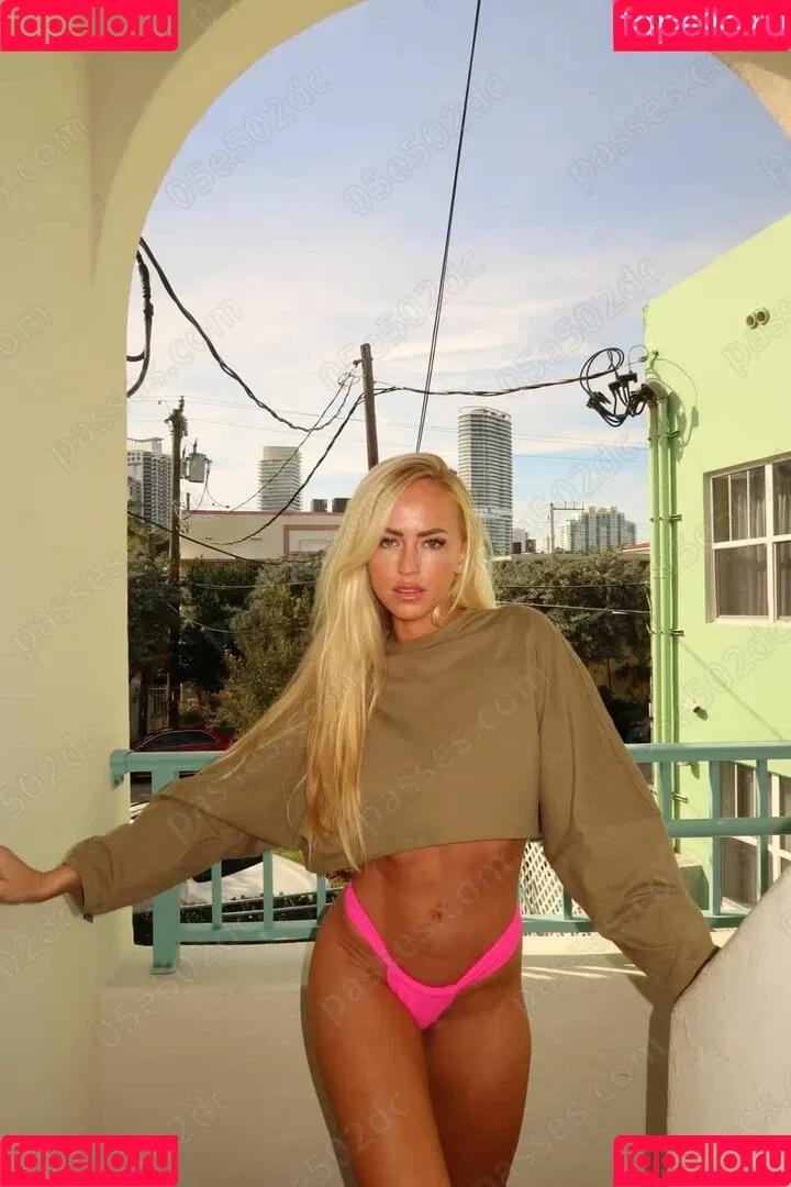 Danielle Moinet / DanielleMoinet / Summer Rae Onlyfans Photo Gallery 