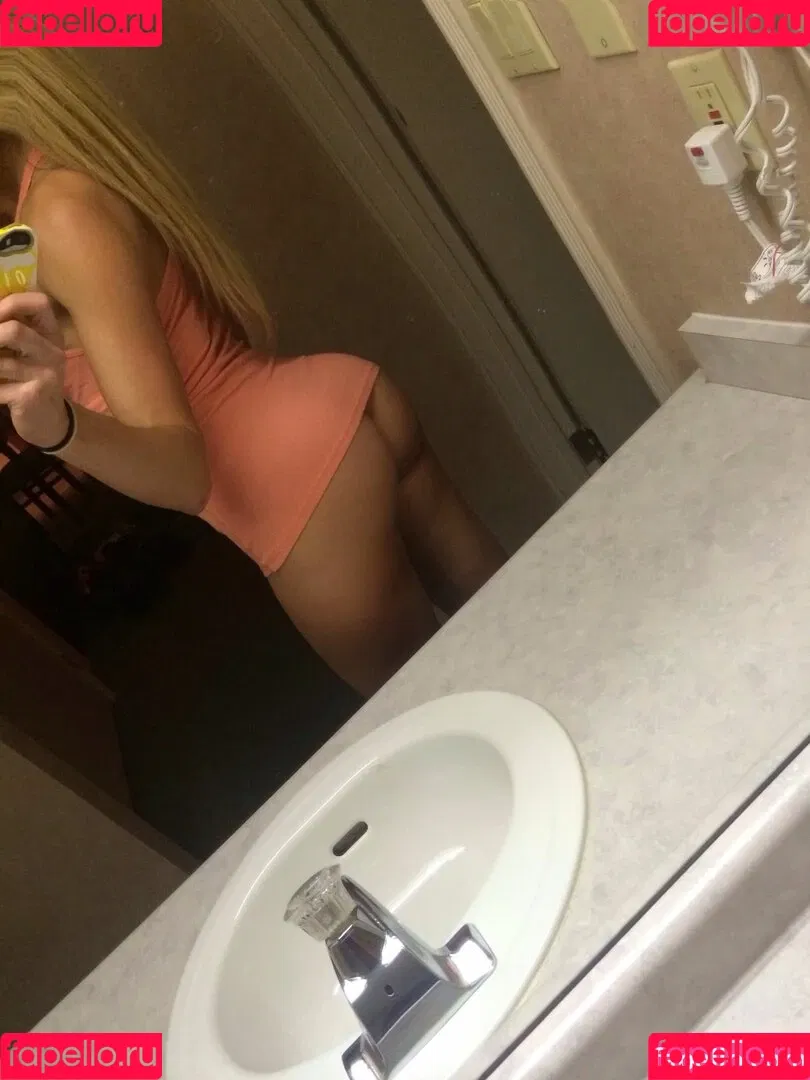 Danielle Moinet / DanielleMoinet / Summer Rae Onlyfans Photo Gallery 