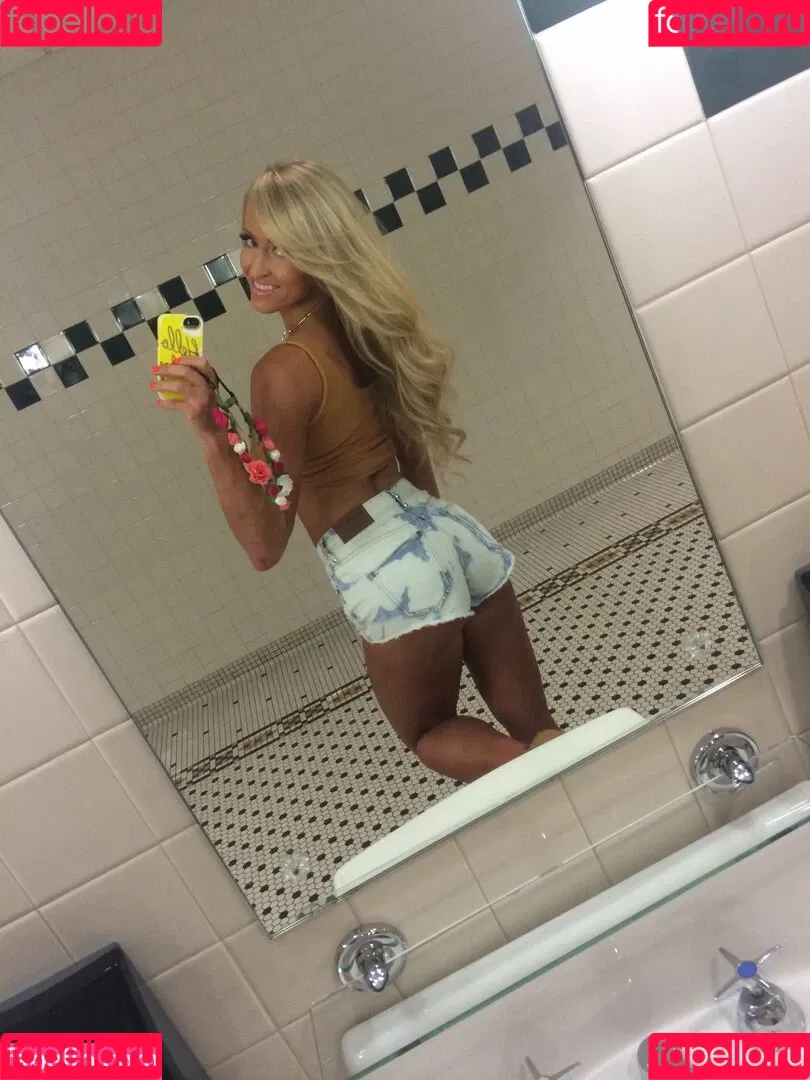Danielle Moinet / DanielleMoinet / Summer Rae Onlyfans Photo Gallery 