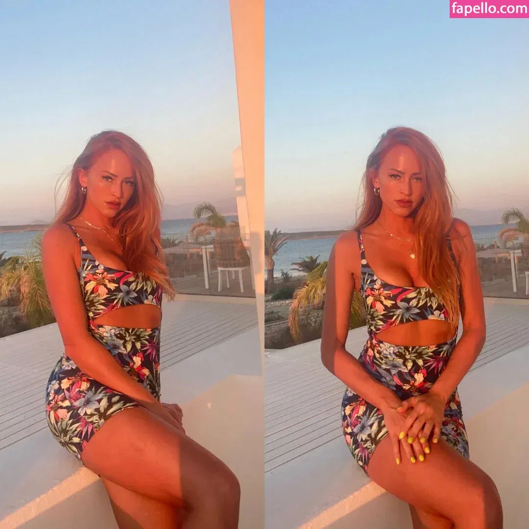 Danielle Moinet / DanielleMoinet / Summer Rae Onlyfans Photo Gallery 