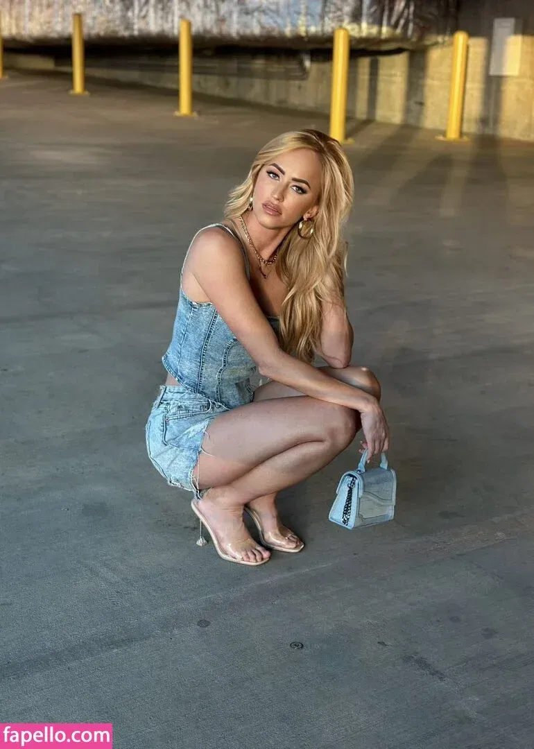 Danielle Moinet / DanielleMoinet / Summer Rae Onlyfans Photo Gallery 