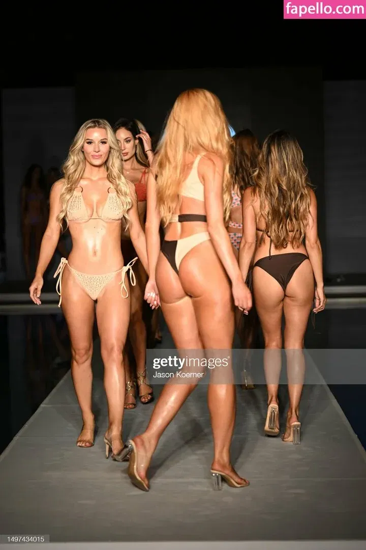 Danielle Moinet / DanielleMoinet / Summer Rae Onlyfans Photo Gallery 